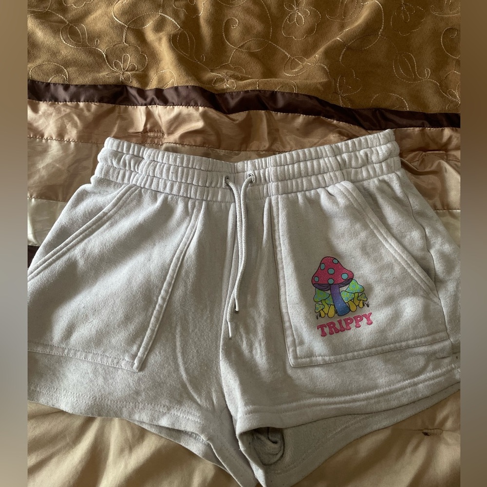 White trippy mushroom shorts